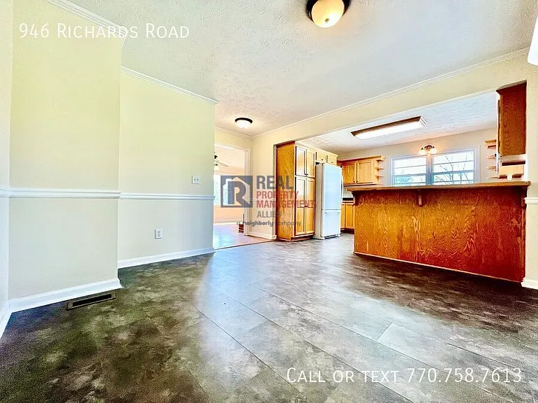 946 Richards Rd NE — Photo 9