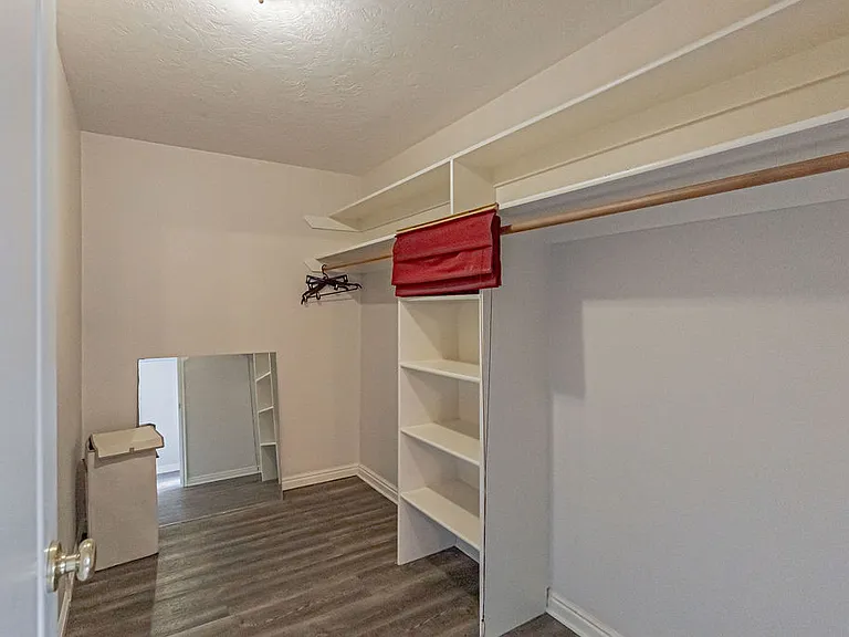3915 Woodhaven Ln — Photo 33
