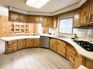 730 N 148th St, Seattle, WA 98133