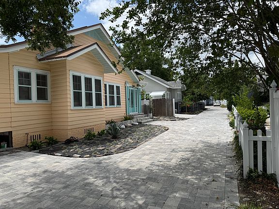 2nd image of 756 32nd Ave N
