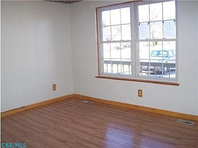 4th image of 918 Elizabeth Dr