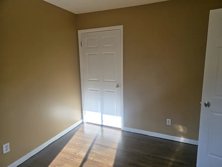 5068 Hendron Rd — Photo 8