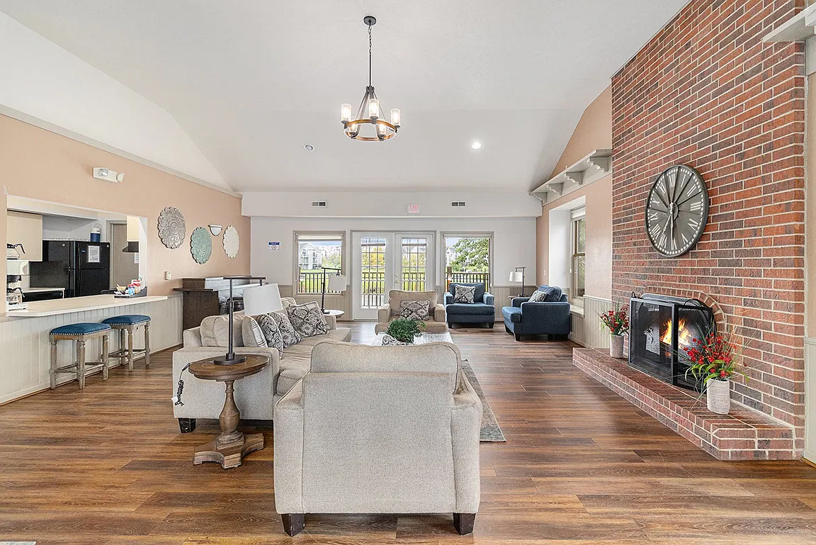 Autumn Lakes Apartments and Townhomes — Photo 4