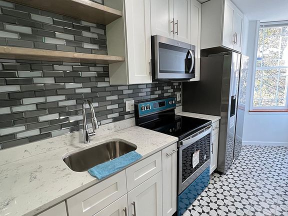 2nd image of 623 S 4th St #3