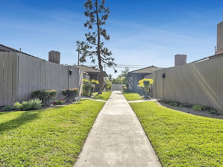 Walnut Park Apartments — Photo 5