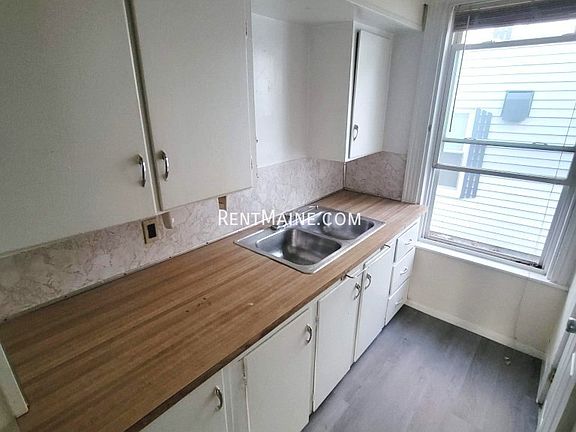 2nd image of 101 Front St APT 1