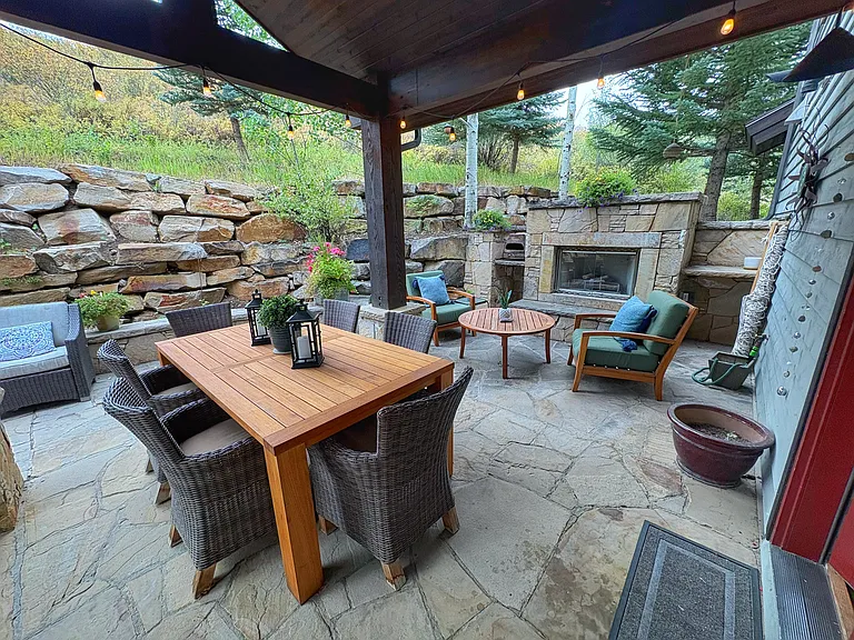 2060 Paddington Dr — Photo 13