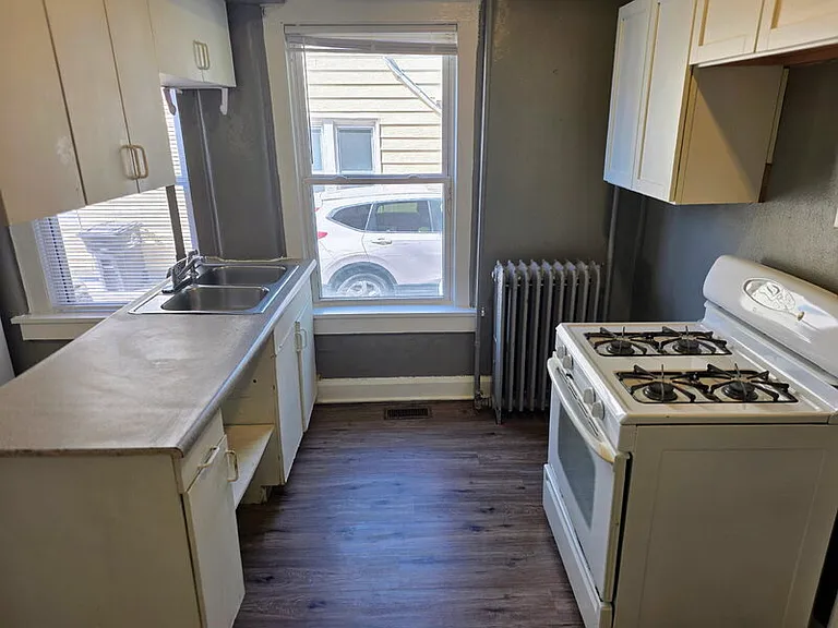 1301 E 12th St #2 — Photo 8