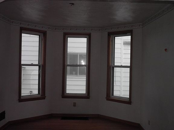 4th image of 210 S Jefferson St
