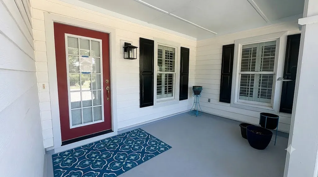 3 bed, 1870 sqft, $2,550 — Photo 2