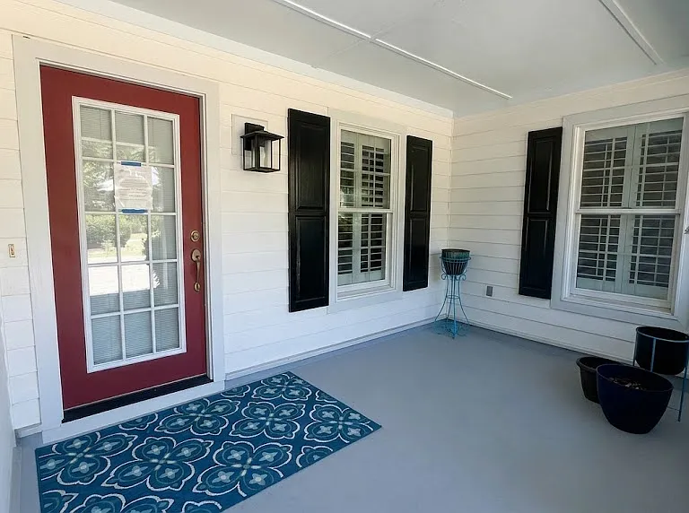1305 Rowland Dr — Photo 2