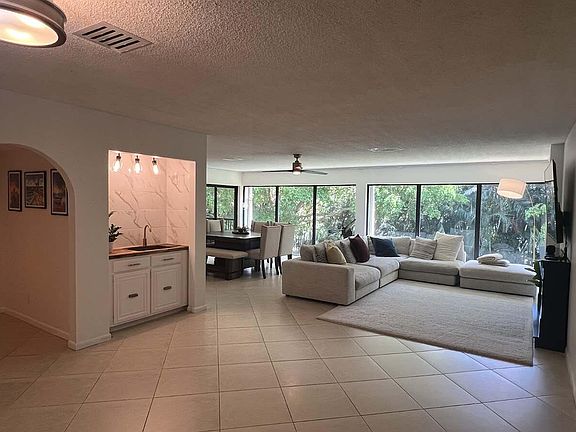 2nd image of 1639 Embassy Drive #202