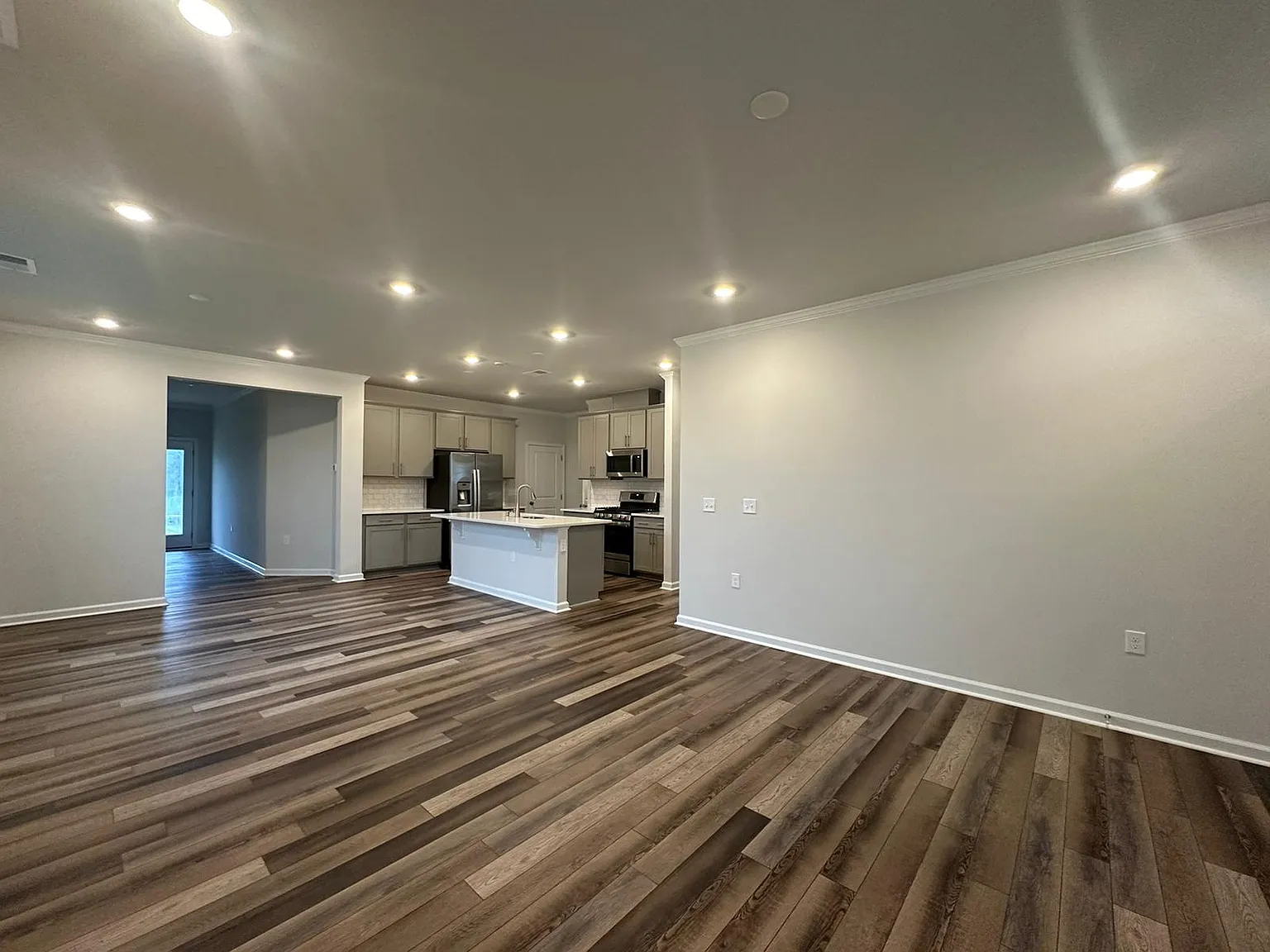 4 bed, 2427 sqft, $2,495 — Photo 3