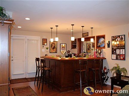 Finished basement with wet bar!!