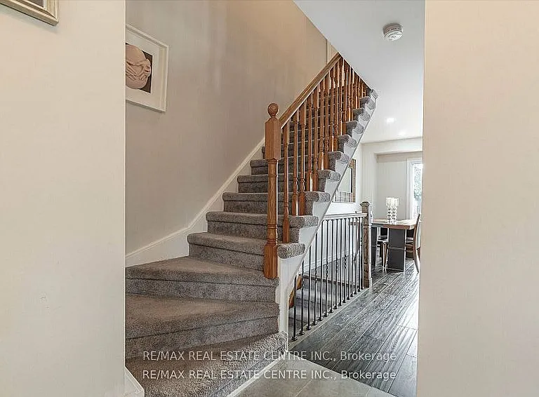 2046 Glenada Cres — Photo 18