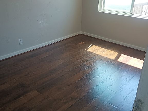 5th image of 530 N San Joaquin St #11