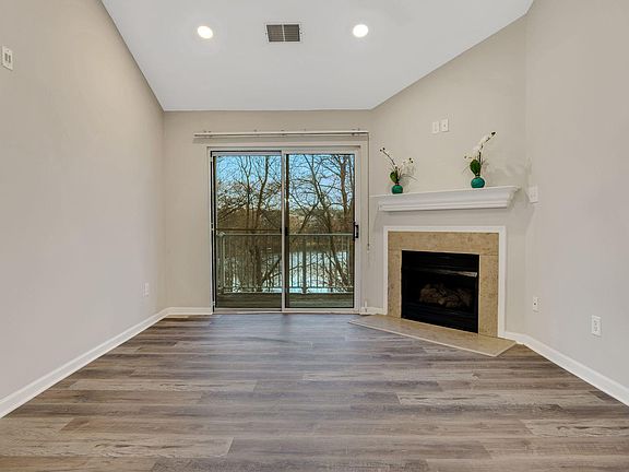 4th image of 8921 Town Center Cir #5-308