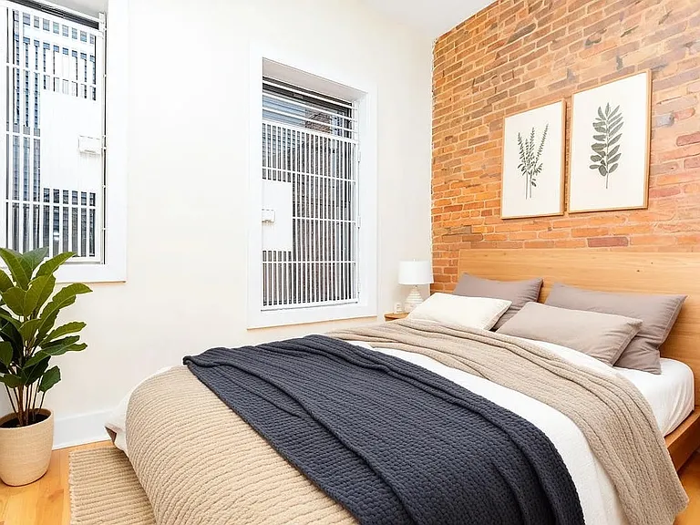 236 Irving Ave #1R — Photo 3