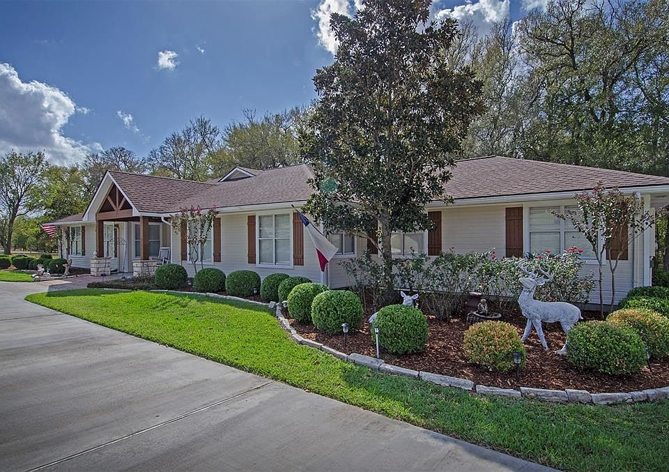 1st image of 3226 Blue Bell Ln
