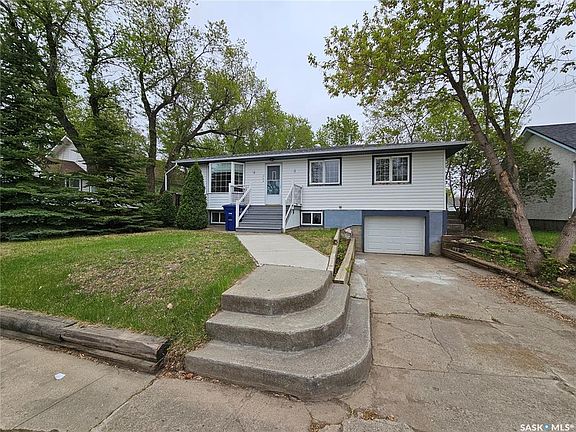2nd image of 288 4th AVENUE W