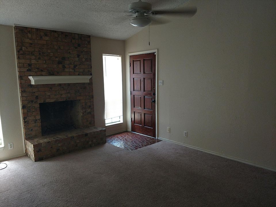 1st image of 402 Phoenix Dr #2