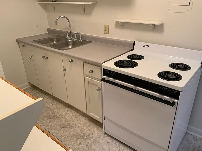 1006 Broadway St — Photo 90