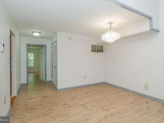 3rd image of 113 Cascade Ct APT 11