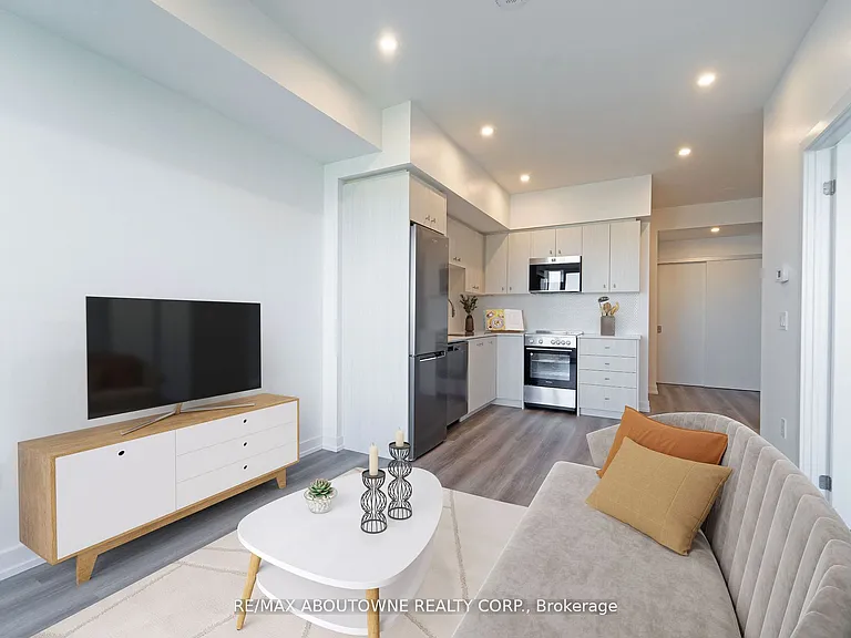 5 Wellington St S #1407 — Photo 5