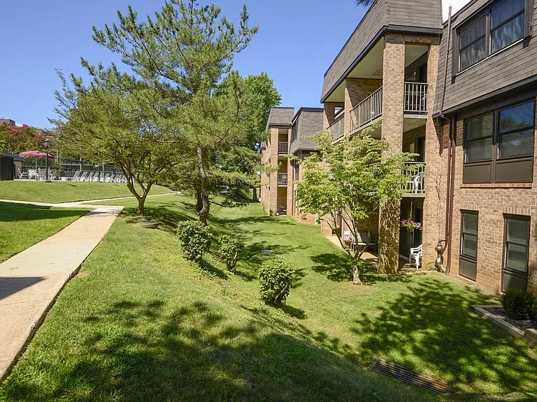 Charlesgate Apartments — Photo 25