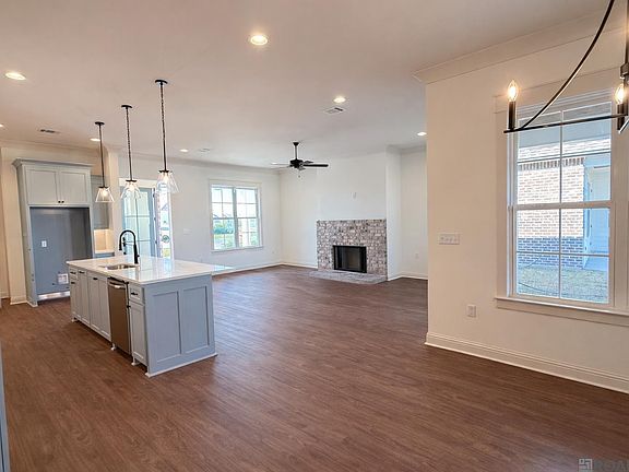 4th image of 3452 Waterbury Ave
