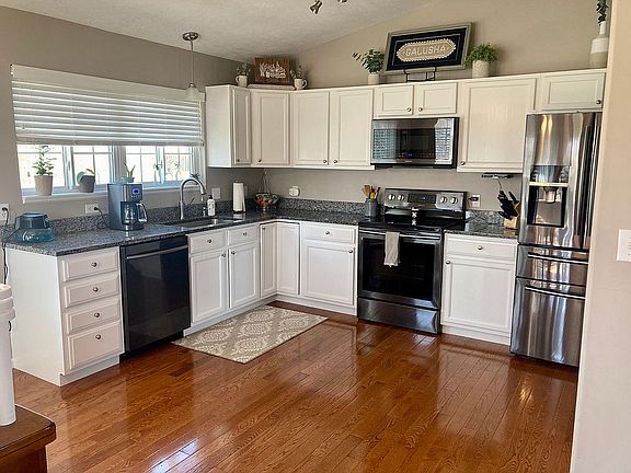 3rd image of 800 Karen Dr