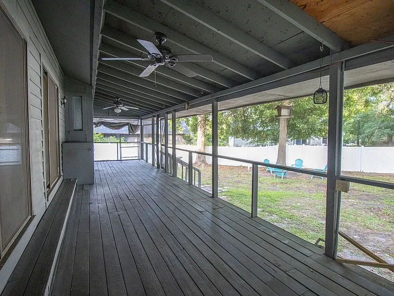 140 Land Of Lakes Cir — Photo 30