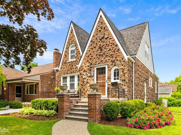 452 Madison Ave, Grosse Pointe, MI 48236