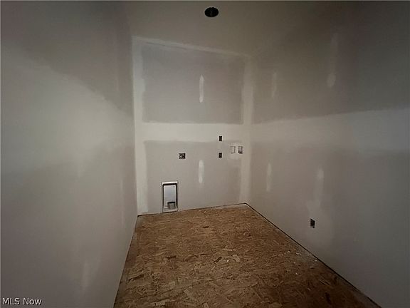 5th image of 111 Crimson Cir