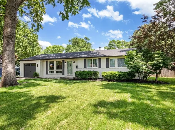 8761 Larsen St, Overland Park, KS 66214