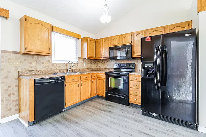 3201 Shallow Creek Cir — Photo 3