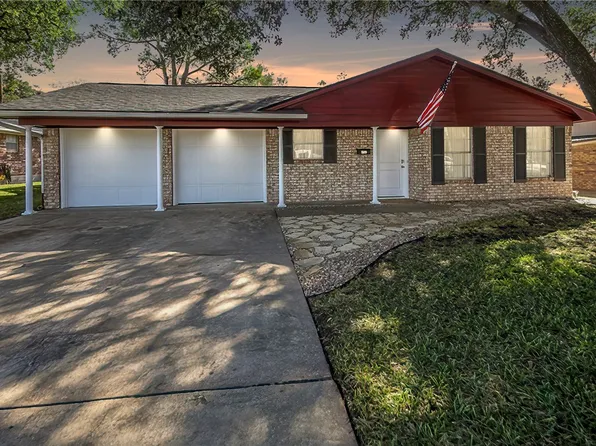 1319 Garden Ln, Bryan, TX 77802