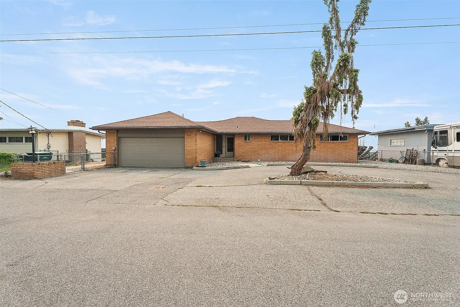 4 bed, 3924 sqft, $3,000 — Photo 1