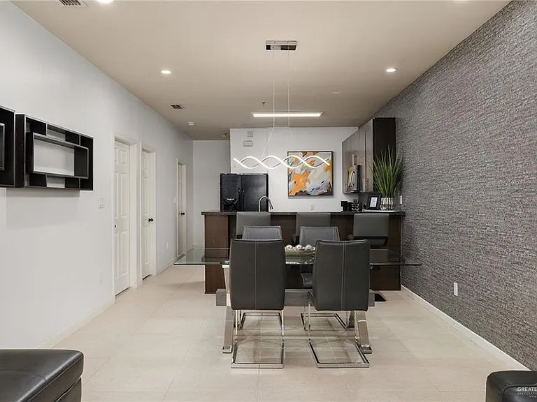 813 Travis St #314 — Photo 6