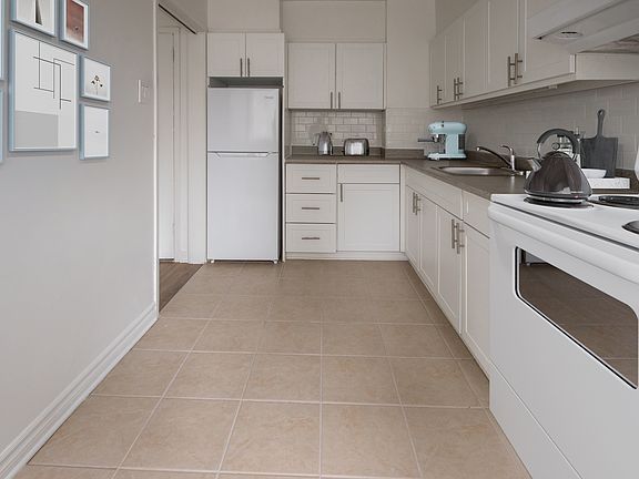4th image of 100 Bronson Ave #605