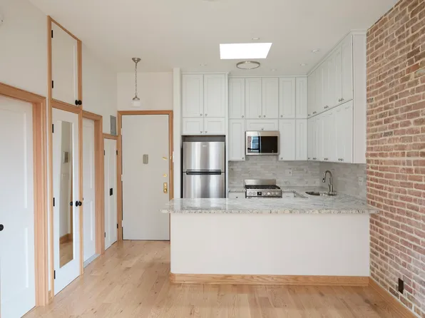 319 West 75th Street image 4 of 20