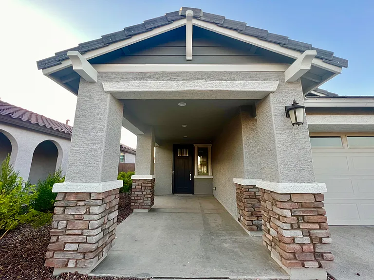 9214 W Roma Ave — Photo 4