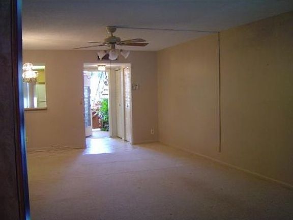 4th image of 14 Willowbrook Ln APT 102