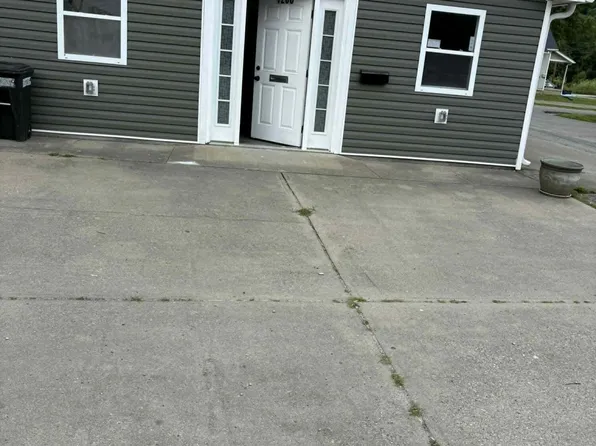 1206 W Shelby St, Falmouth, KY 41040