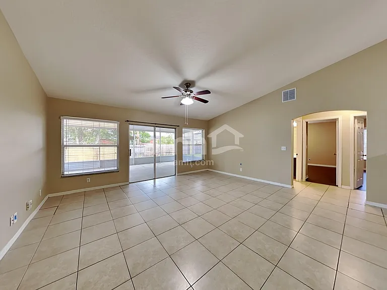 2538 SW Dawn St — Photo 4