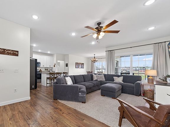 4th image of 652 Clog Valley Dr