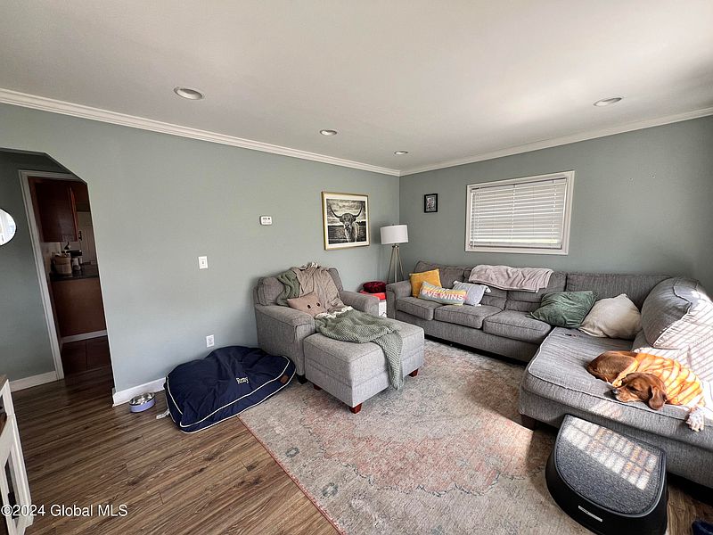 4th image of 6 Perry Avenue