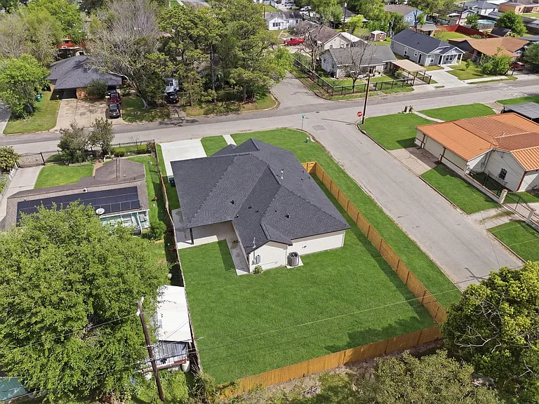 7040 Kinney St — Photo 38