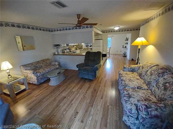 5th image of 160 Parkview Cir