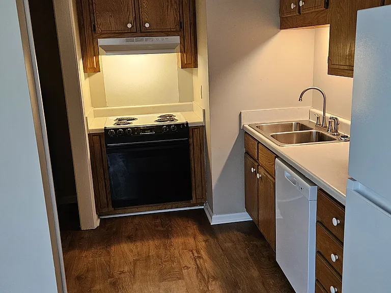 122 Wedgewood Dr #9 — Photo 4